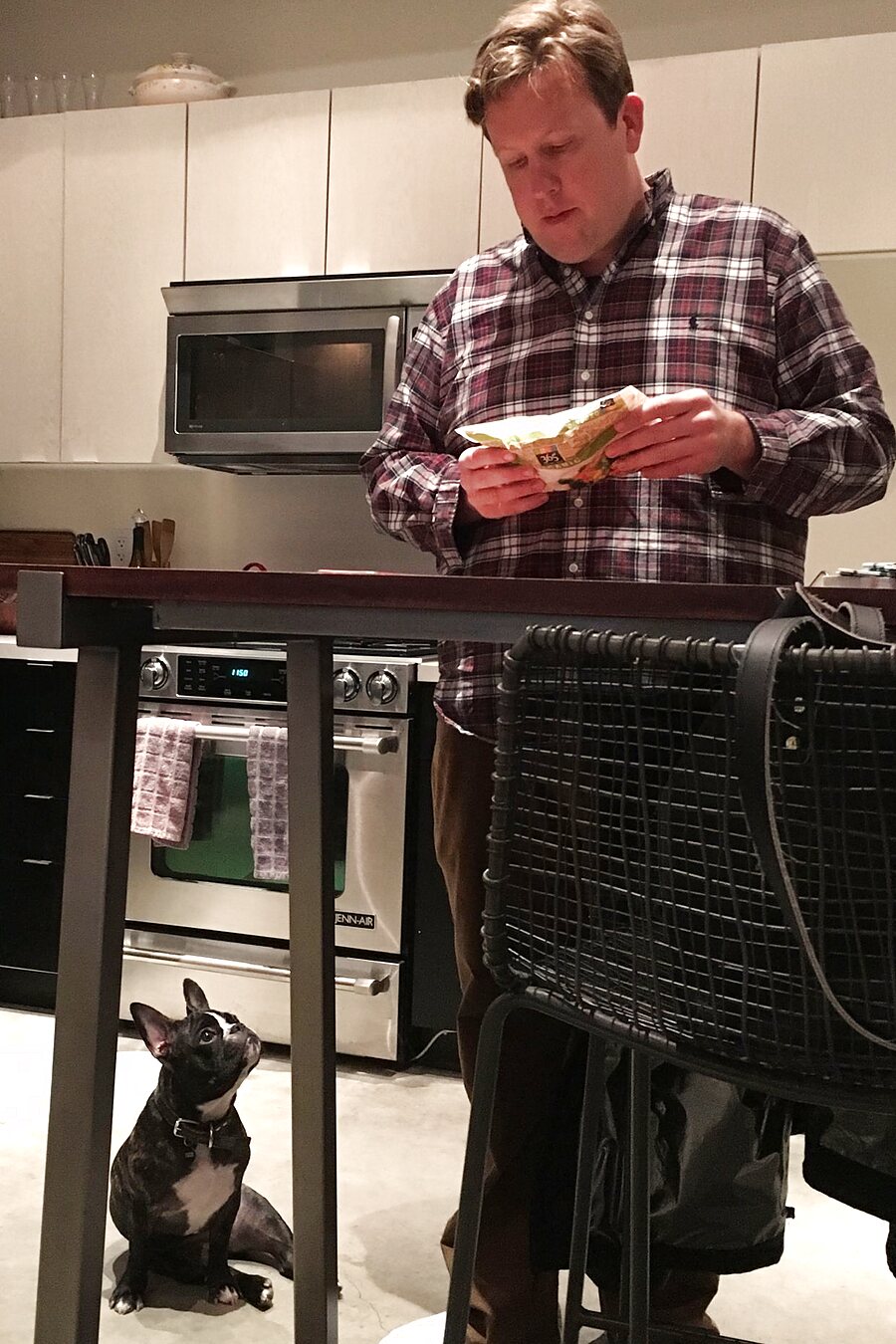 Jim Kleckner and his dog Maddie in the kitchen